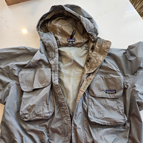 Patagonia Vintage Fly Fishing Men's Hooded Raincoat in Olive